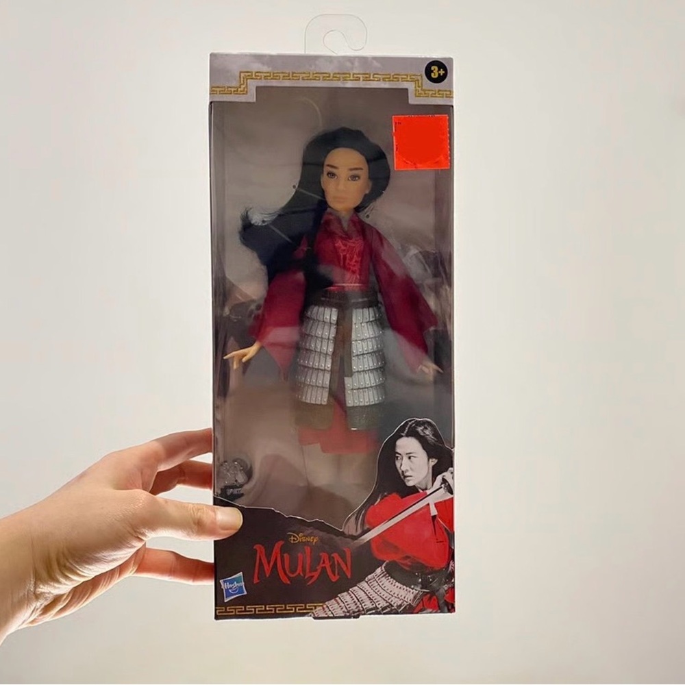NEW Disney Mulan Doll in Red and Gray Ensemble